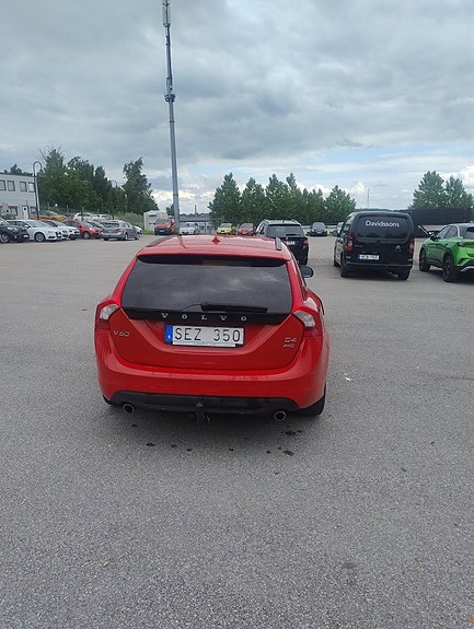 Volvo V60 4 of 5