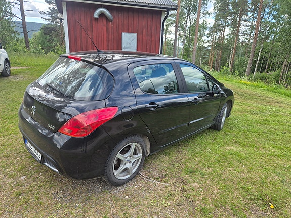 Peugeot 308 4 of 5