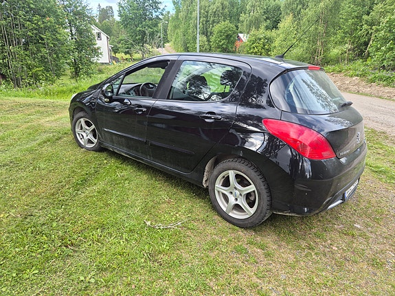 Peugeot 308 3 of 5