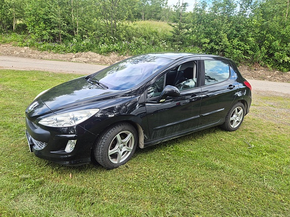 Peugeot 308 2 of 5