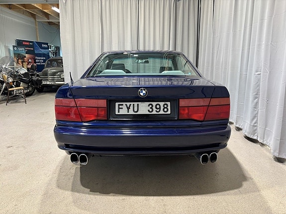 BMW 850i 4 of 5