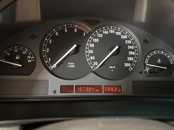 BMW 850i 24 of 24