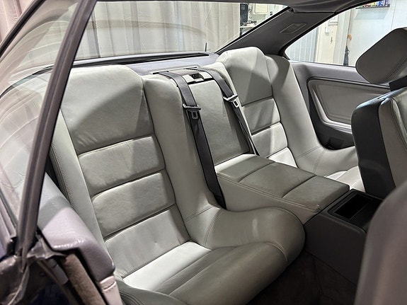 BMW 850i 12 of 24