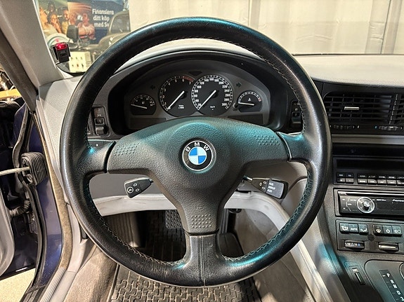 BMW 850i 14 of 24