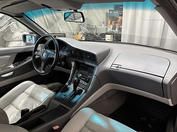 BMW 850i 18 of 24