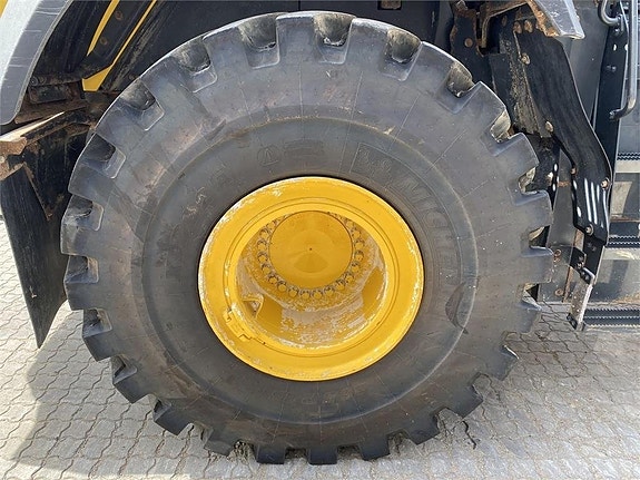 Komatsu WA475-10EO 7 of 12