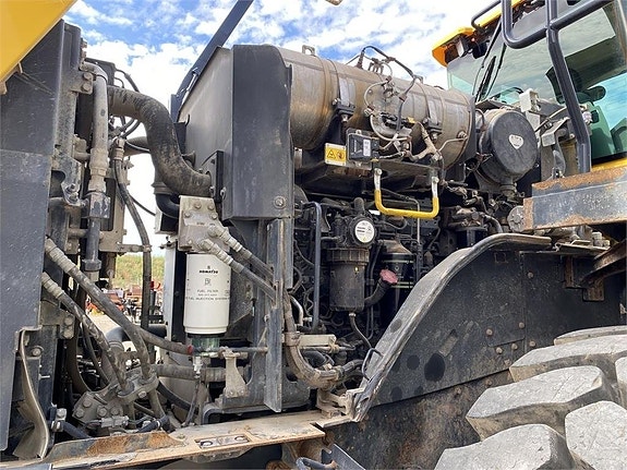 Komatsu WA475-10EO 8 of 12