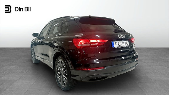 Audi Q3 3 of 5