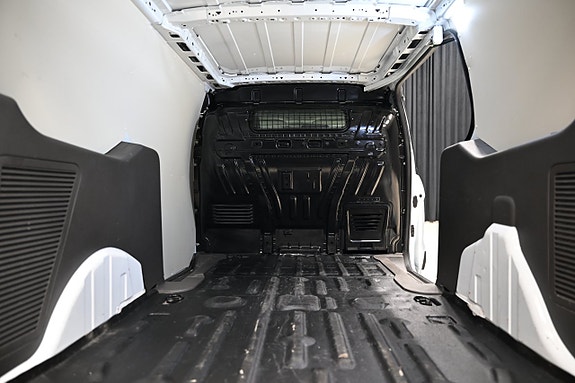 Ford Transit Connect 7 of 27