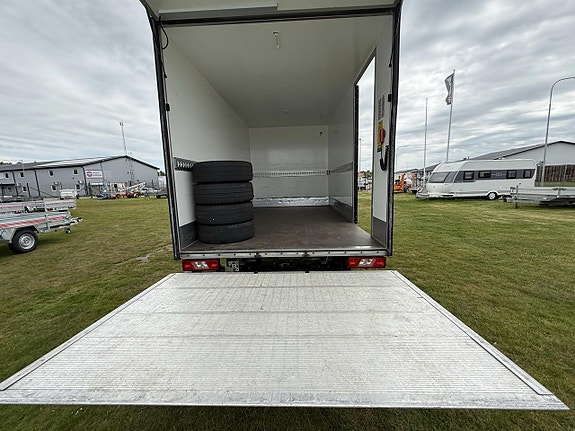 Ford E-Transit 5 of 5