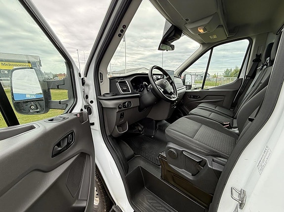 Ford E-Transit 4 of 5