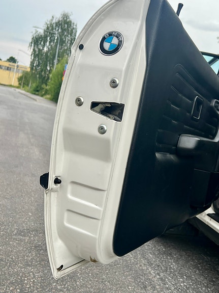 BMW 323i 5 of 5