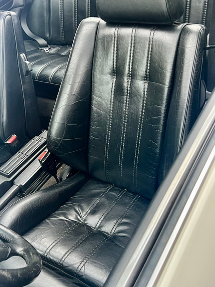 BMW 323i 4 of 5