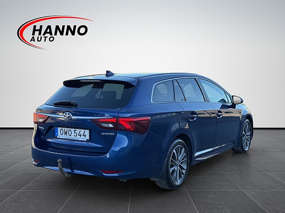 Toyota Avensis 5 of 5
