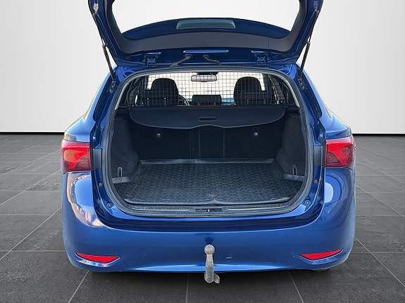 Toyota Avensis 18 of 30