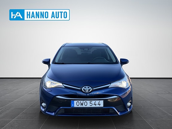 Toyota Avensis 8 of 30