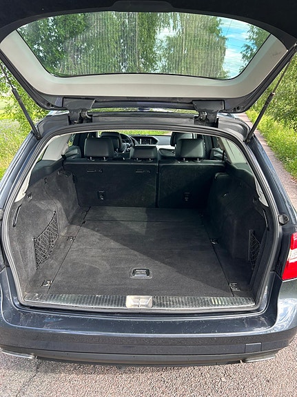 Mercedes-Benz E200 6 of 6