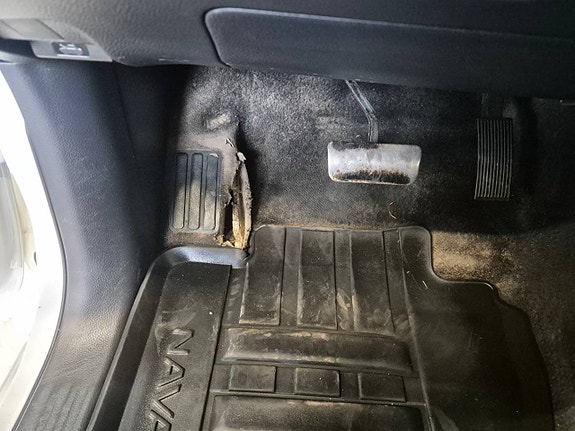 Nissan Navara 12 of 12