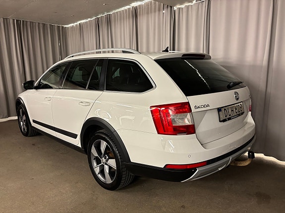 Skoda Octavia Scout 4 of 5
