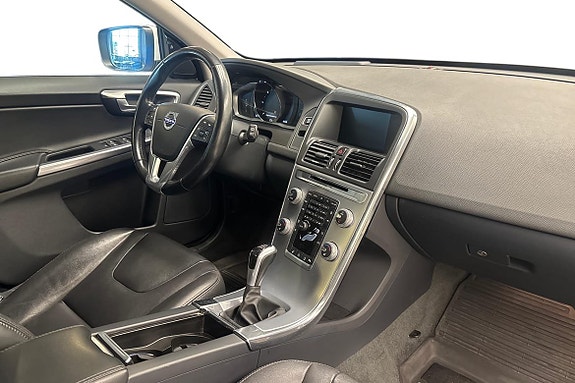 Volvo XC60 10 of 17