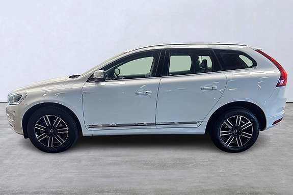 Volvo XC60 2 of 17