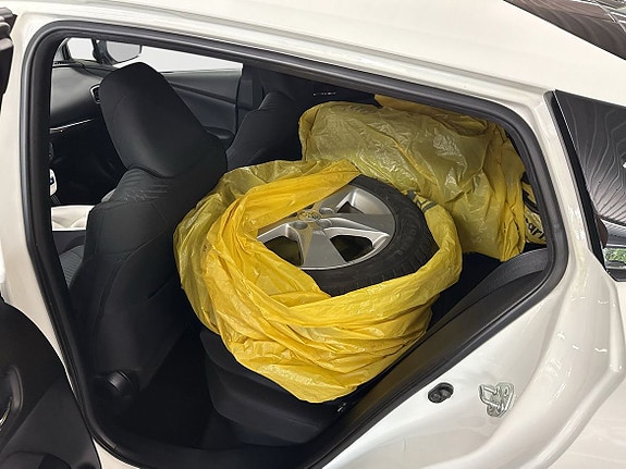 Toyota Prius 11 of 20