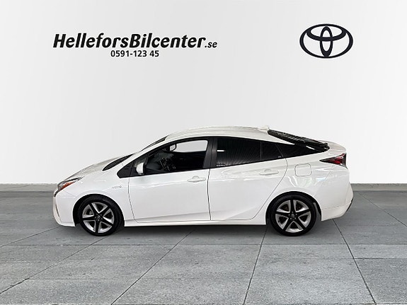Toyota Prius 3 of 5