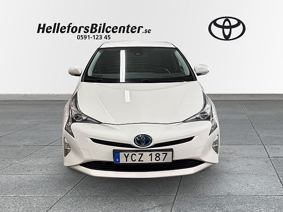 Toyota Prius 5 of 5