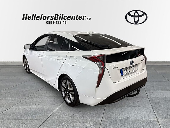 Toyota Prius 2 of 5