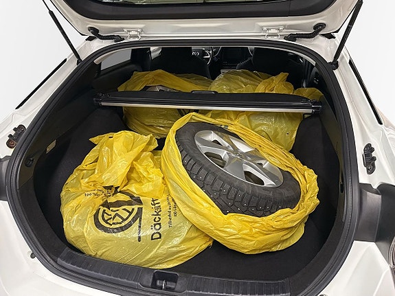 Toyota Prius 10 of 20