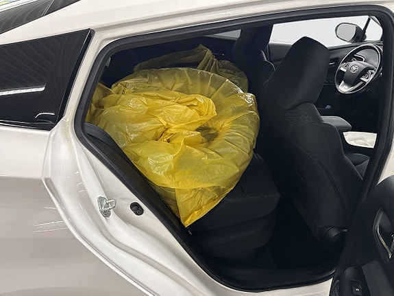 Toyota Prius 7 of 20