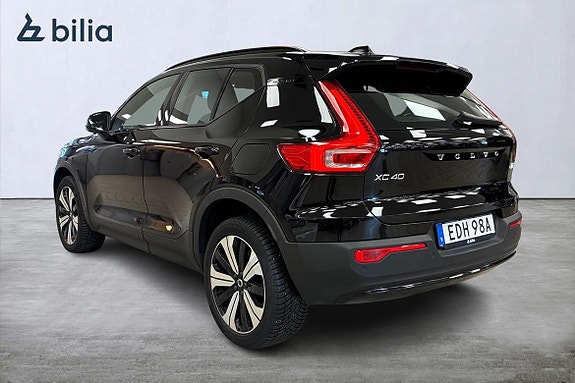 Volvo XC40 2 of 5