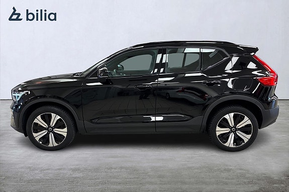 Volvo XC40 3 of 5