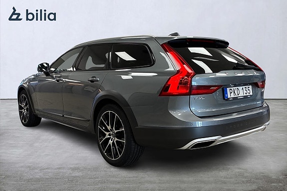 Volvo V90 Cross Country 2 of 5