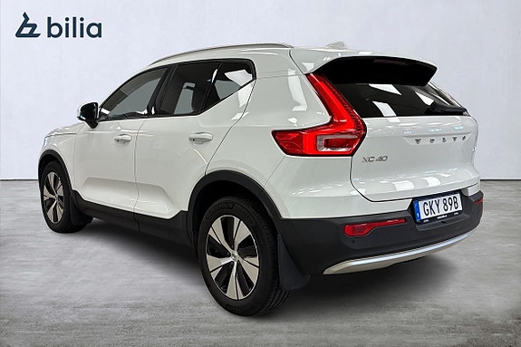 Volvo XC40 2 of 5
