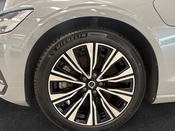 Volvo V60 11 of 18