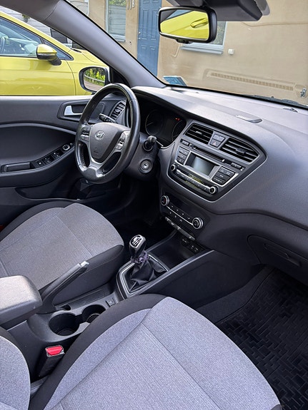 Hyundai i20 4 of 5