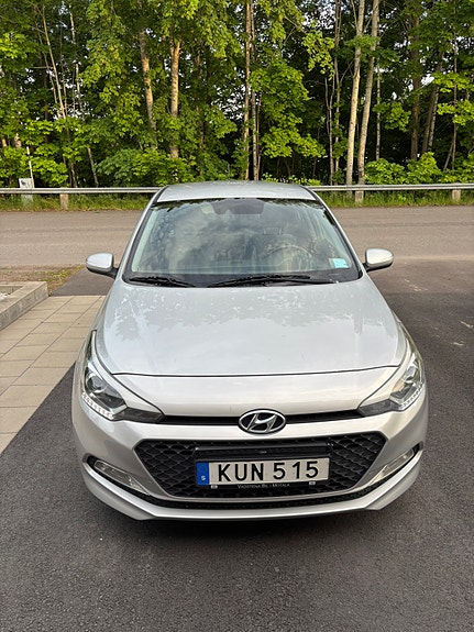 Hyundai i20 2 of 5