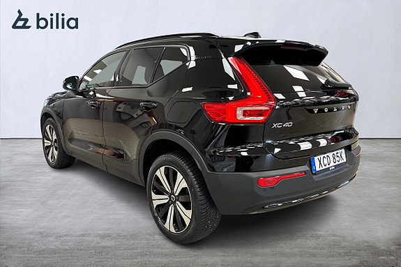 Volvo XC40 2 of 5