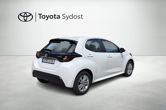 Toyota Yaris 2 of 5