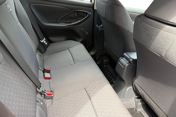 Toyota Yaris 7 of 14