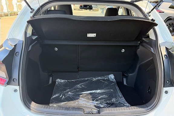 Toyota Yaris 8 of 12
