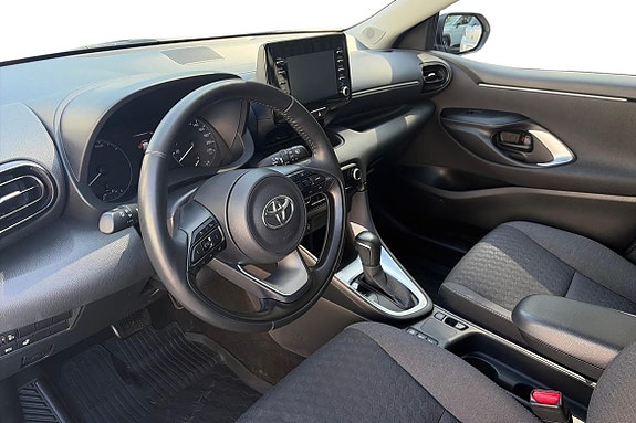 Toyota Yaris 9 of 12