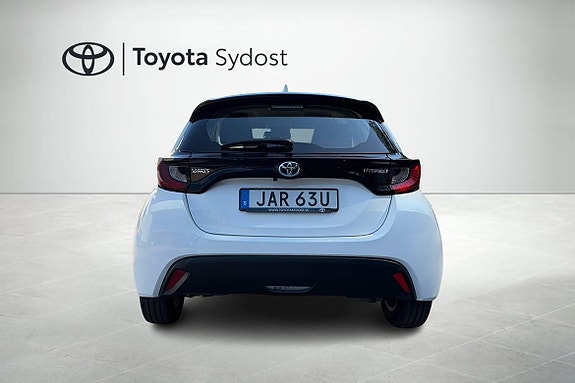 Toyota Yaris 3 of 5