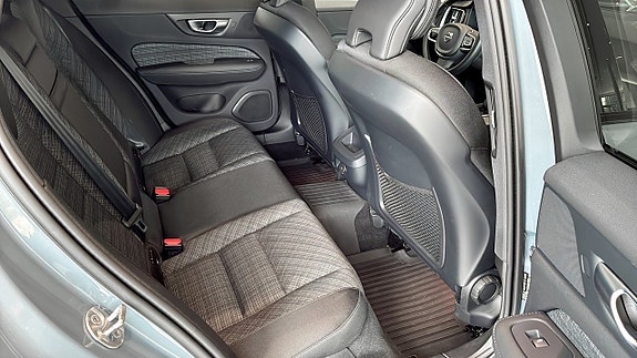 Volvo V60 Cross Country 5 of 5