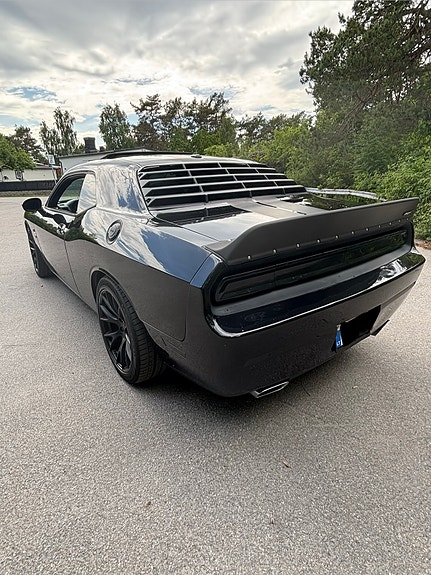 Dodge Challenger 2 of 5