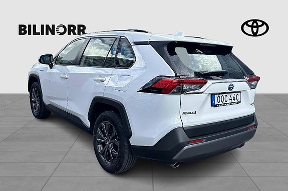 Toyota RAV4 4 of 5