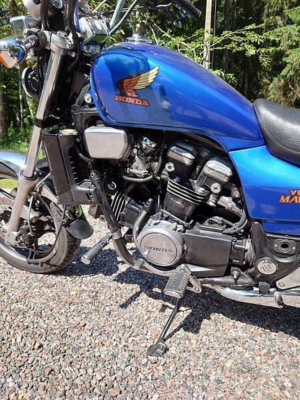 Honda VF 1100 CUSTOMSC12 4 of 5