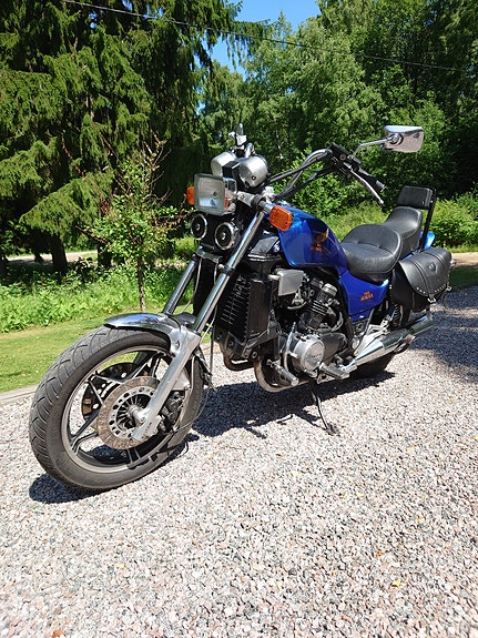 Honda VF 1100 CUSTOMSC12 2 of 5