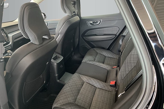 Volvo XC60 11 of 16